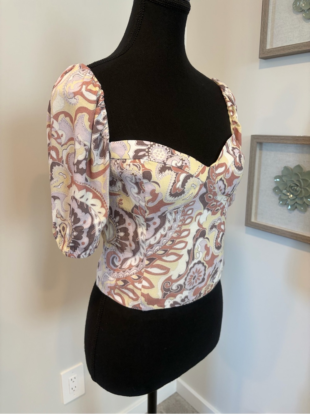 Aritzia Wilfred Novella Paisley Smocked Sweetheart Puff Sleeve Crop Top EUC - Picture 3 of 9